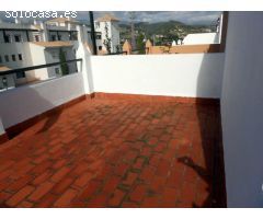 MARAVILLOSA CASA ADOSADA CON ESTUPENDO  PATIO ANDALUZ