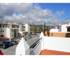 MARAVILLOSA CASA ADOSADA CON ESTUPENDO  PATIO ANDALUZ