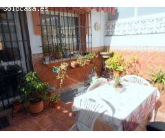 MARAVILLOSA CASA ADOSADA CON ESTUPENDO  PATIO ANDALUZ