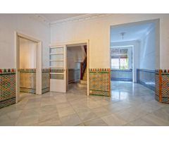 CASA DE 3 PLANTAS Y AZOTEA EN PLENO CENTRO DE SEVILLA