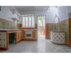 CASA DE 3 PLANTAS Y AZOTEA EN PLENO CENTRO DE SEVILLA