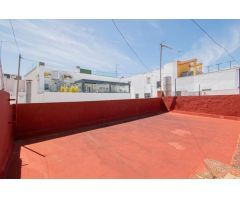 CASA DE 3 PLANTAS Y AZOTEA EN PLENO CENTRO DE SEVILLA