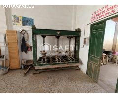 Parcela con naves en venta. Espacio industrial en zona Ermita Vieja de Jódar. SIN COMISIÓN DE COMPRA