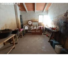 Parcela con naves en venta. Espacio industrial en zona Ermita Vieja de Jódar. SIN COMISIÓN DE COMPRA