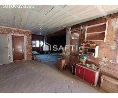 Casa de 4 Plantas con Gran Potencial en el Centro de Jódar. SIN COMISIÓN DE COMPRA.