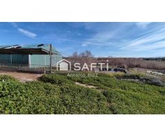 Parcela con naves en venta. Espacio industrial en zona Ermita Vieja de Jódar. SIN COMISIÓN DE COMPRA