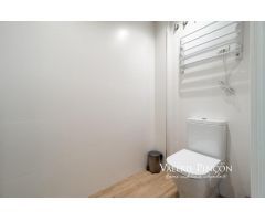 Magnifico Dúplex con gran terraza privada en la calle Josep Serrano. Finca del 2021.