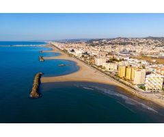 Encantador apartamento recién reformado a solo 500 metros de la playa.