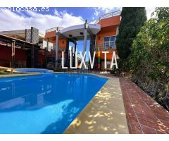 Exclusiva villa de lujo en El Madroñal – Tu oasis privado en Tenerife Sur con piscina y vistas de en