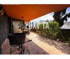 Exclusiva villa de lujo en El Madroñal – Tu oasis privado en Tenerife Sur con piscina y vistas de en