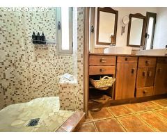 Exclusiva villa de lujo en El Madroñal – Tu oasis privado en Tenerife Sur con piscina y vistas de en
