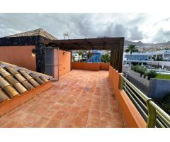 Exclusiva villa de lujo en El Madroñal – Tu oasis privado en Tenerife Sur con piscina y vistas de en