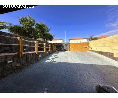 Exclusiva villa de lujo en El Madroñal – Tu oasis privado en Tenerife Sur con piscina y vistas de en