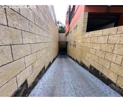 Exclusiva villa de lujo en El Madroñal – Tu oasis privado en Tenerife Sur con piscina y vistas de en