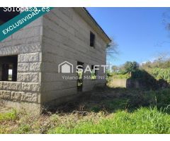 Casa de piedra sin terminar en As Travesas