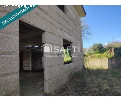 Casa de piedra sin terminar en As Travesas