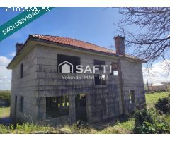 Casa de piedra sin terminar en As Travesas
