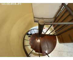 Se vende bajo comercial en Centro Comercial Área Central -Santiago de Compostela de 110m2, ubicado e