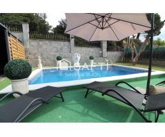 Preciosa casa con piscina y vistas despejadas!!