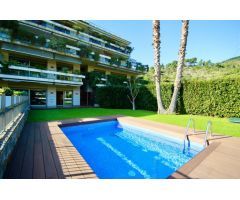 Preciosa planta baja dúplex 180m² más jardín y piscina privada, en exclusivo complejo Torre Vilana