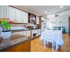 Gran chalet independiente en Dos Hermanas, en Urbanización Casquero!!!