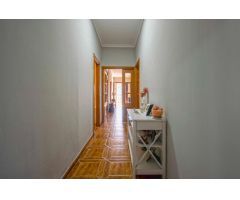 Gran chalet independiente en Dos Hermanas, en Urbanización Casquero!!!