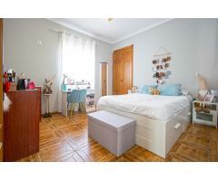 Gran chalet independiente en Dos Hermanas, en Urbanización Casquero!!!