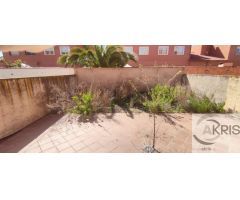 Chalet adosado con 4 dormitorios y patio en Chozas de Canales