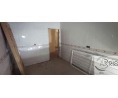 Chalet adosado con 4 dormitorios y patio en Chozas de Canales