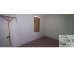 Chalet adosado con 4 dormitorios y patio en Chozas de Canales