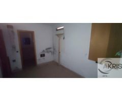 Chalet adosado con 4 dormitorios y patio en Chozas de Canales