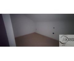 Chalet adosado con 4 dormitorios y patio en Chozas de Canales