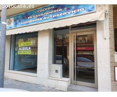 Estupendo local en alquiler, muy bien situado en calle comercial