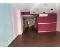 Estupendo local en alquiler, muy bien situado en calle comercial