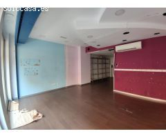 Estupendo local en alquiler, muy bien situado en calle comercial