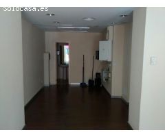 Estupendo local en alquiler, muy bien situado en calle comercial