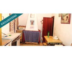 Parcela con vivienda de tes dormitorios, baño, salón, dos cocinas, cochera, tres plantas, dos sótano