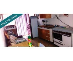 Parcela con vivienda de tes dormitorios, baño, salón, dos cocinas, cochera, tres plantas, dos sótano