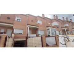 Chalet adosado de 3 dormitorios en Yuncler