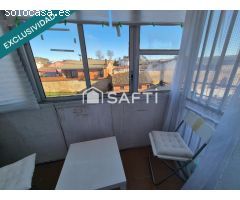 Piso en Almanza de tres habitaciones  con tres balcones