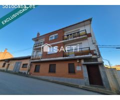 Piso en Almanza de tres habitaciones  con tres balcones