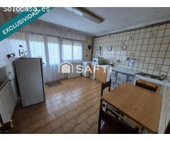 Piso en Almanza de tres habitaciones  con tres balcones