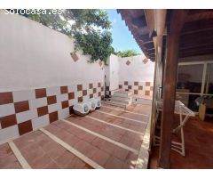 SE VENDE PRECIOSO ADOSADA EN UNA URBANIZACIÓN MUY SOLICITADA. ESTEPONA 