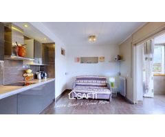 Apartamento totalmente reformado en residencia con piscina y parking Roses
