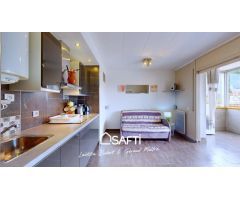 Apartamento totalmente reformado en residencia con piscina y parking Roses