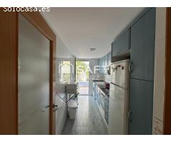 Luminoso apartamento con terraza, garaje y piscina en Playa de Gandía