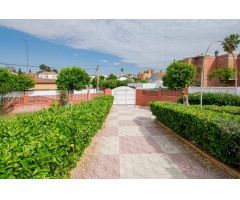 Espectacular chalet independiente en Alcalá de Guadaíra, en urbanización Las Juncosas!!!!