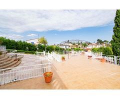 Espectacular chalet independiente en Alcalá de Guadaíra, en urbanización Las Juncosas!!!!