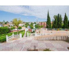 Espectacular chalet independiente en Alcalá de Guadaíra, en urbanización Las Juncosas!!!!