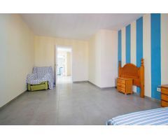 Espectacular chalet independiente en Alcalá de Guadaíra, en urbanización Las Juncosas!!!!